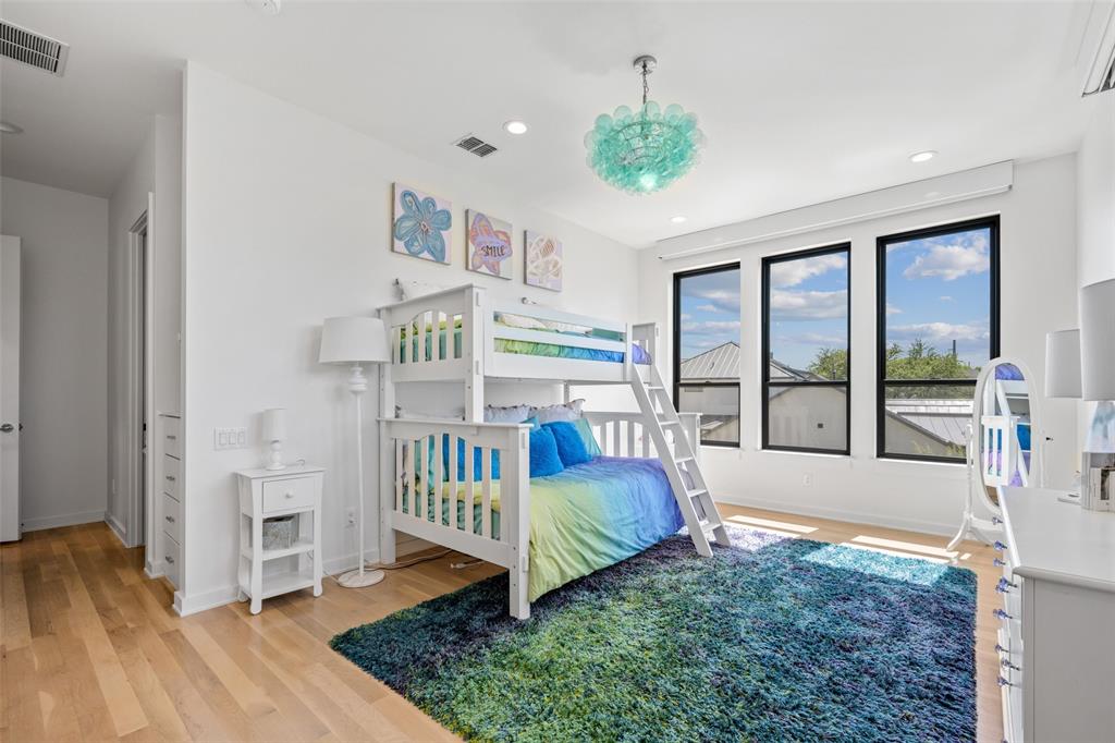 Royal Crest - Residential