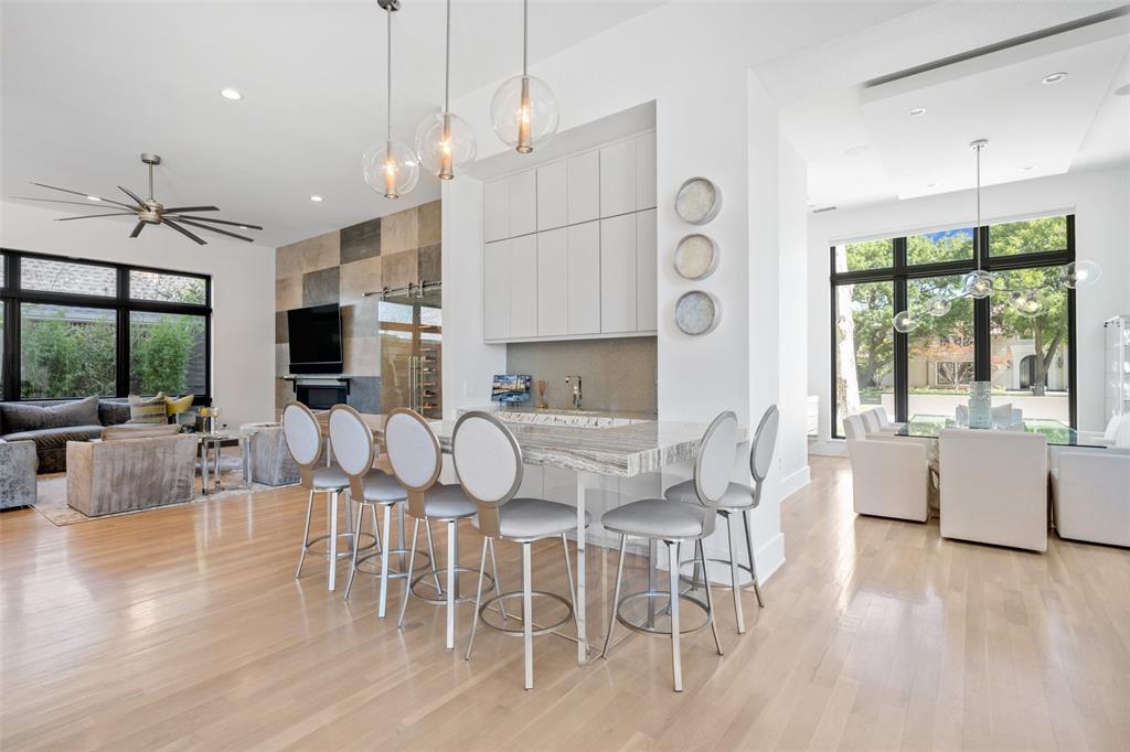 Royal Crest - Residential