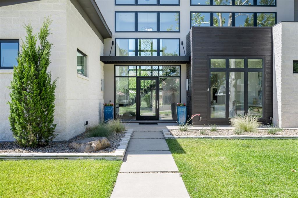 Royal Crest - Residential