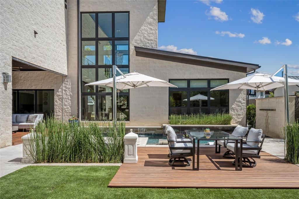 Royal Crest - Residential