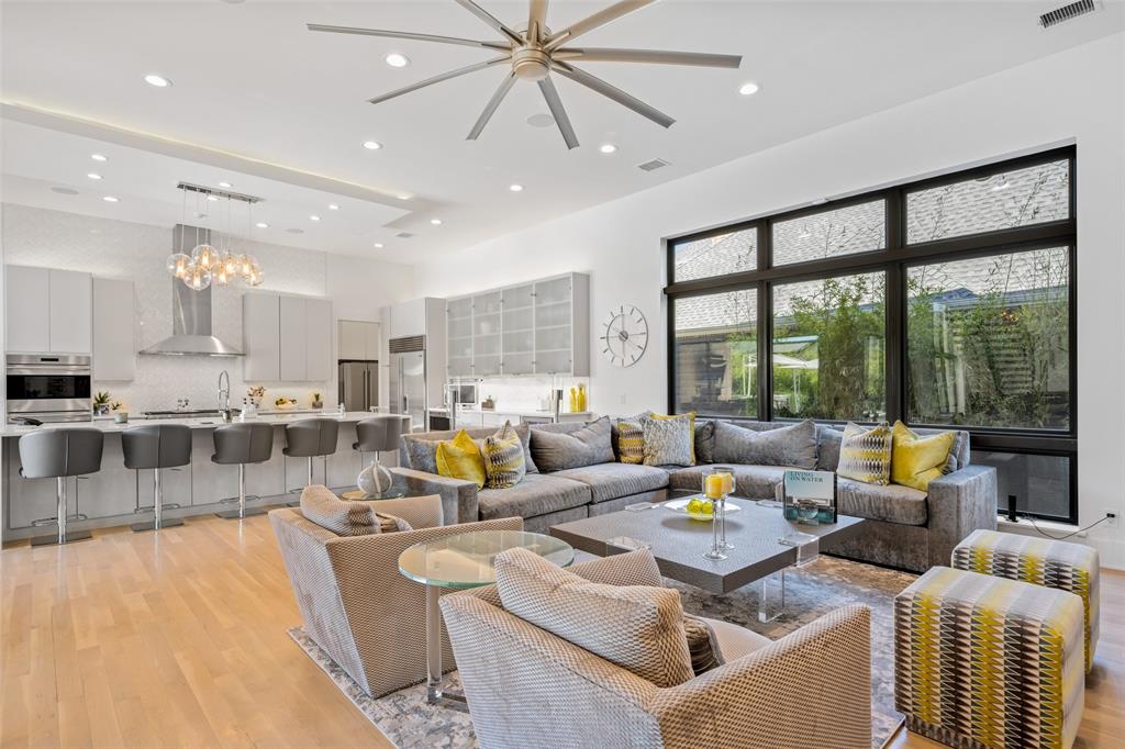 Royal Crest - Residential