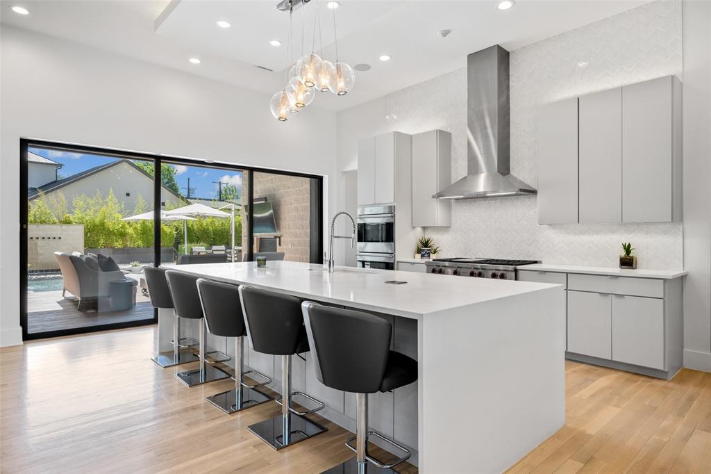 Royal Crest - Residential