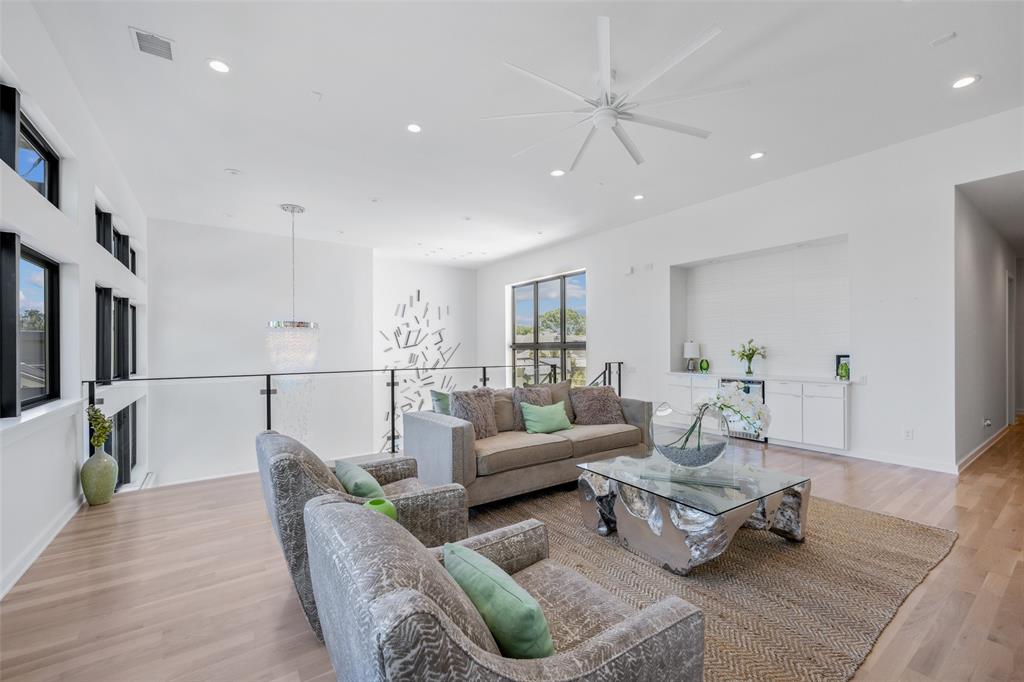 Royal Crest - Residential