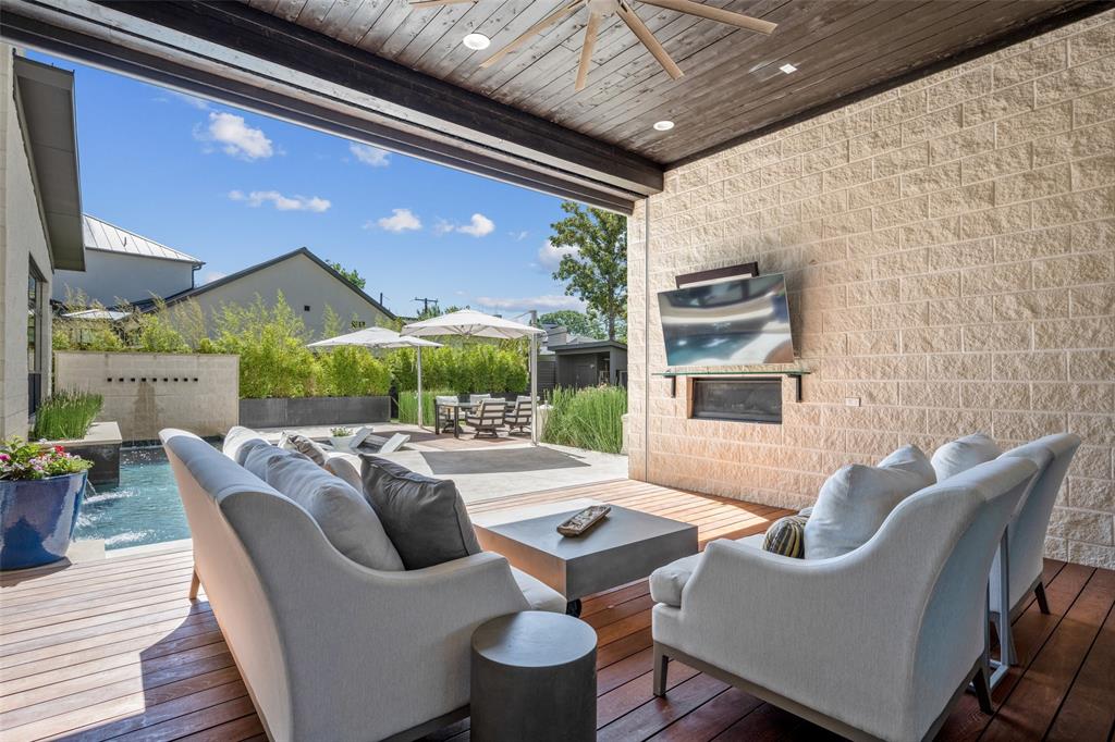 Royal Crest - Residential