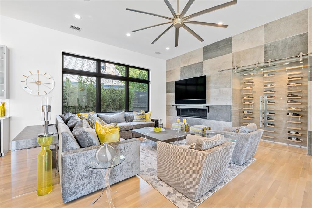 Royal Crest - Residential