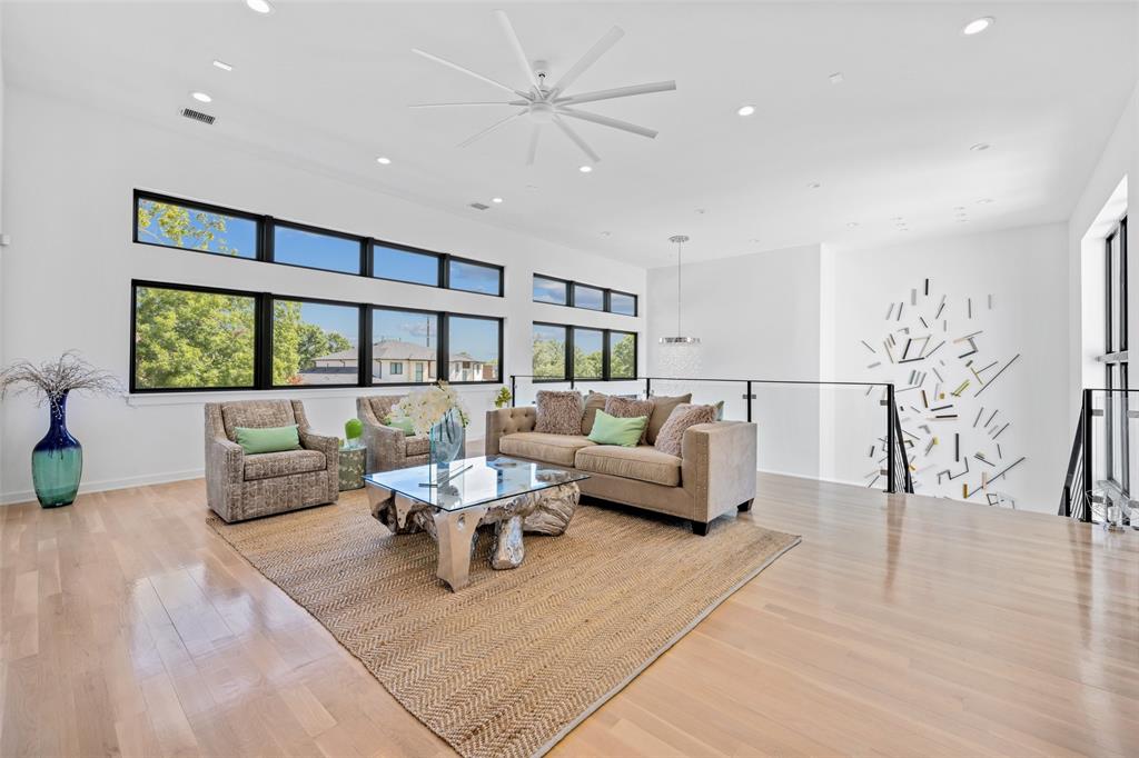 Royal Crest - Residential