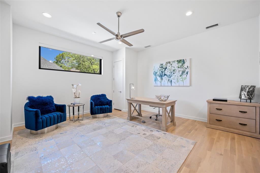 Royal Crest - Residential