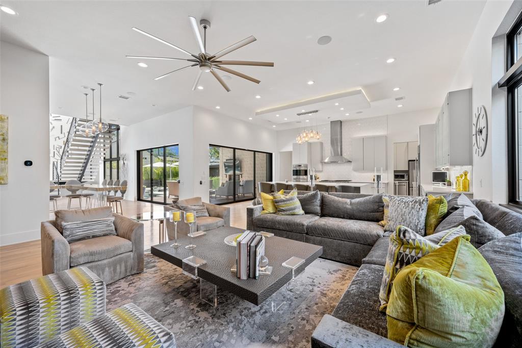 Royal Crest - Residential