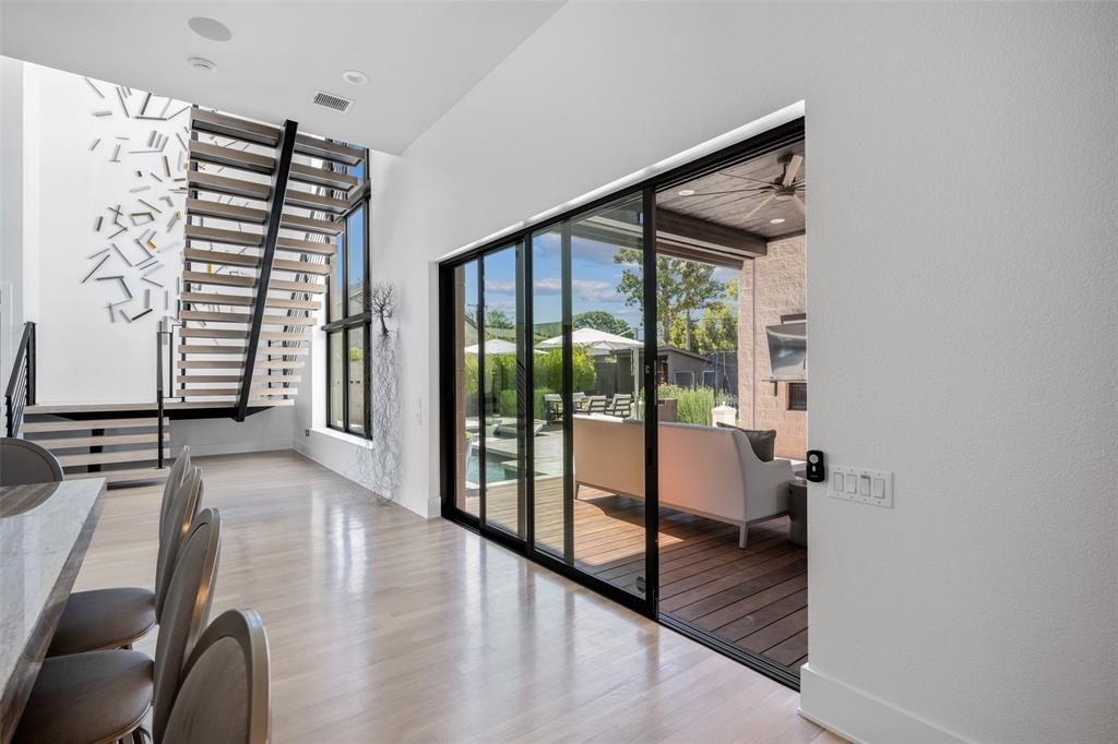 Royal Crest - Residential