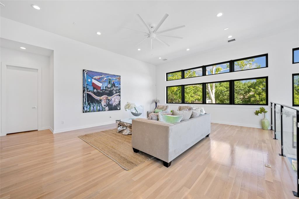 Royal Crest - Residential