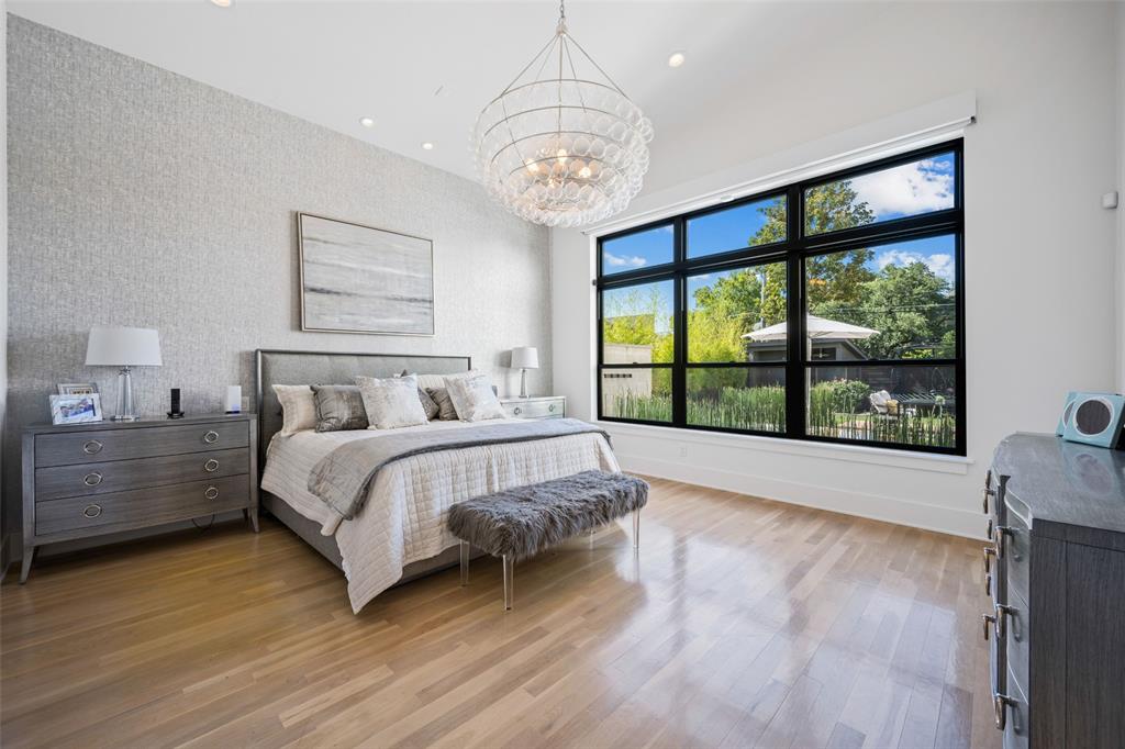 Royal Crest - Residential