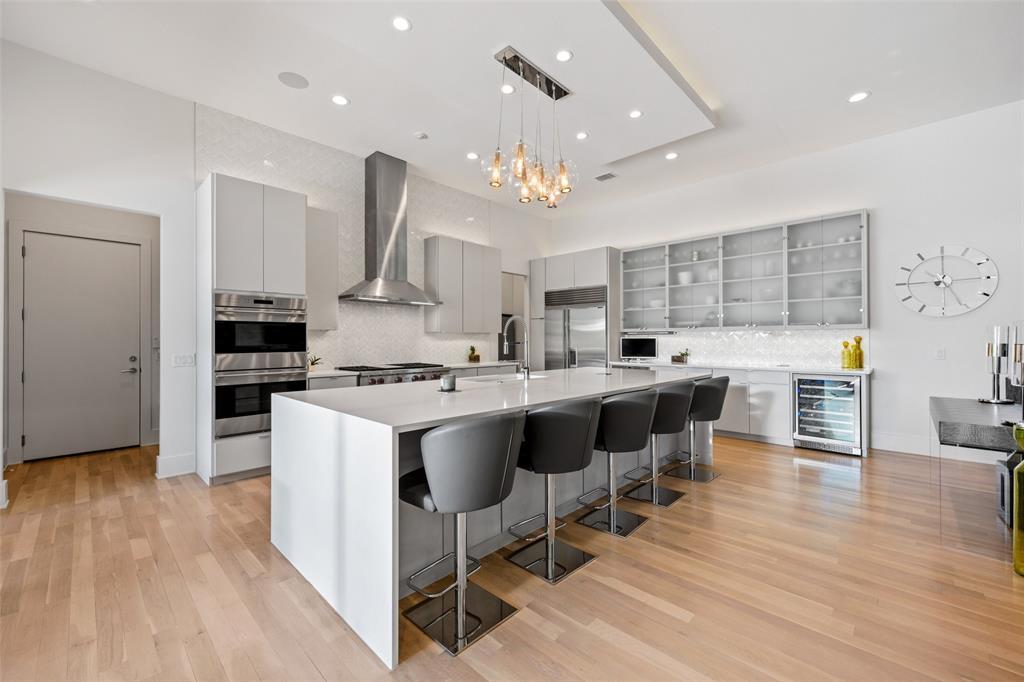 Royal Crest - Residential