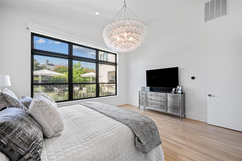 Royal Crest - Residential