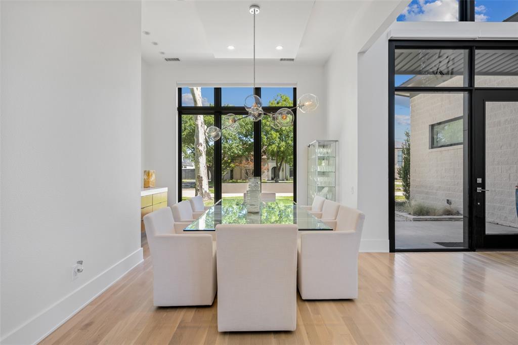 Royal Crest - Residential