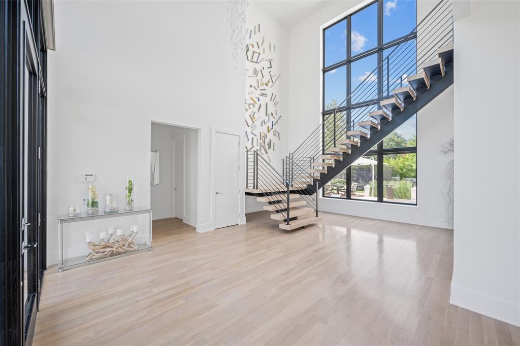 Royal Crest - Residential