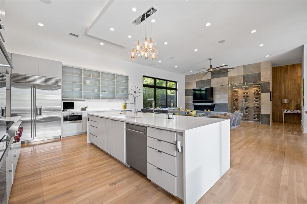 Royal Crest - Residential