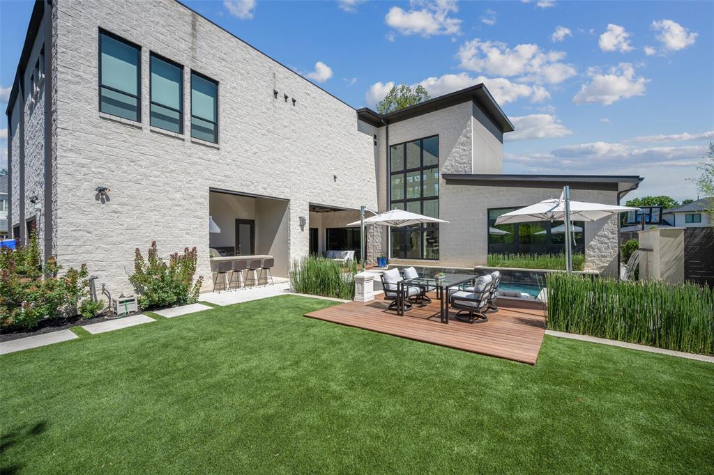 Royal Crest - Residential