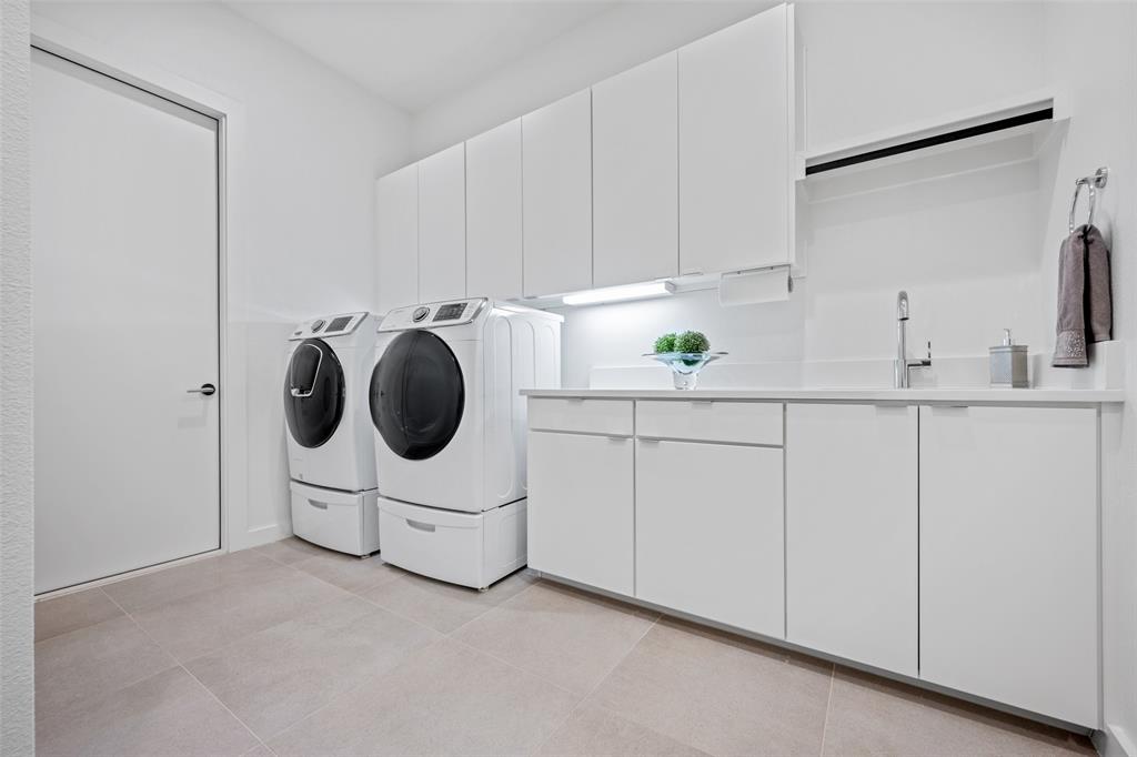 Royal Crest - Residential