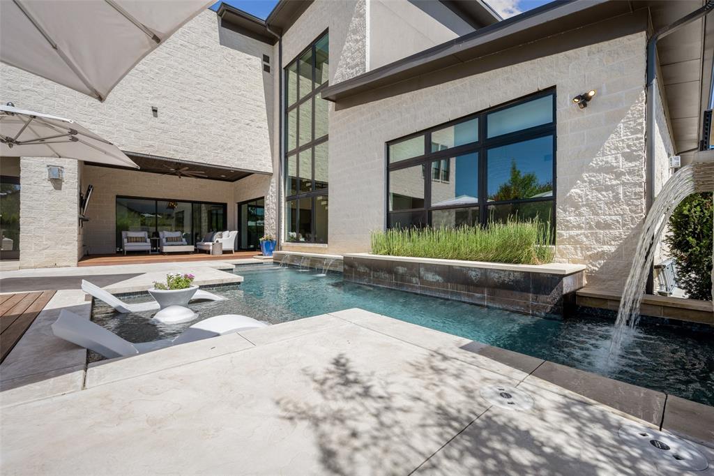 Royal Crest - Residential