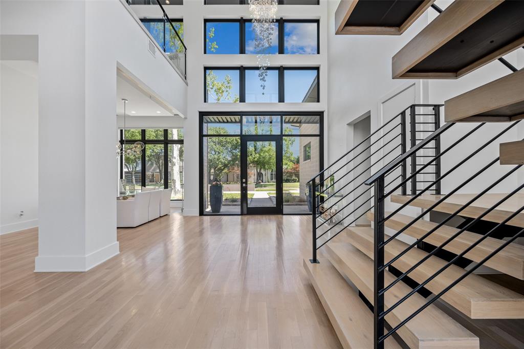 Royal Crest - Residential