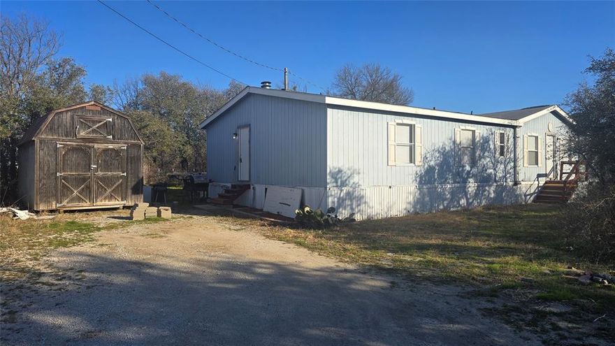 Mobile home on 1 acre of land, ideal for an investor or handyman. Property offers strong potential to renovate and add value. Well-located with easy access to main roads, shopping, and amenities. Sold as-is.