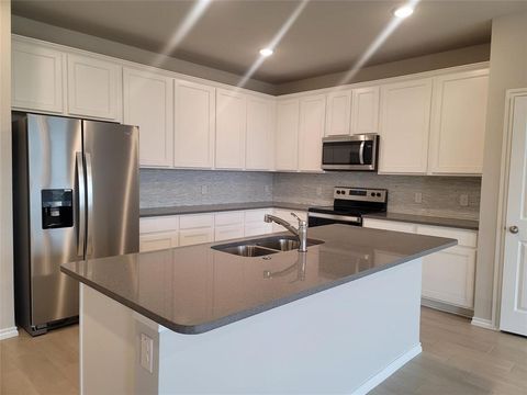 Photo of 933 Ravenwood Lane, Van Alstyne, TX 75495 (MLS # 21139482)