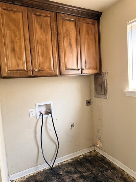 Tiny photo for 2055 Linear Street, Shreveport, LA 71107 (MLS # 21395149)