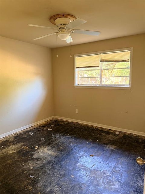 Tiny photo for 2055 Linear Street, Shreveport, LA 71107 (MLS # 21395149)