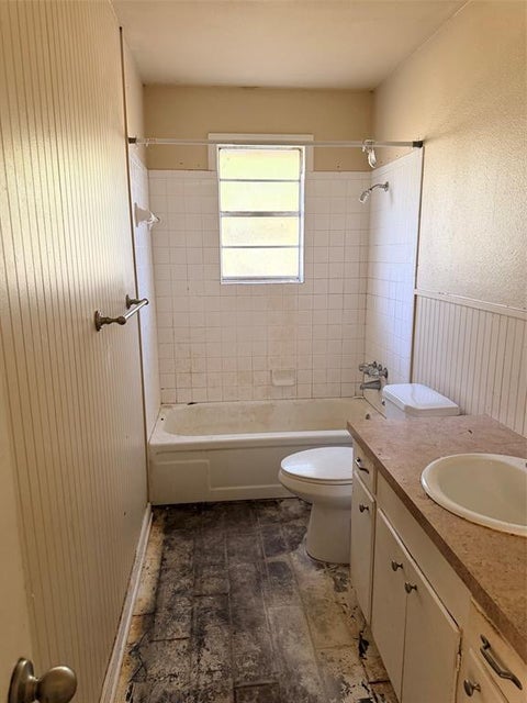 Tiny photo for 2055 Linear Street, Shreveport, LA 71107 (MLS # 21395149)