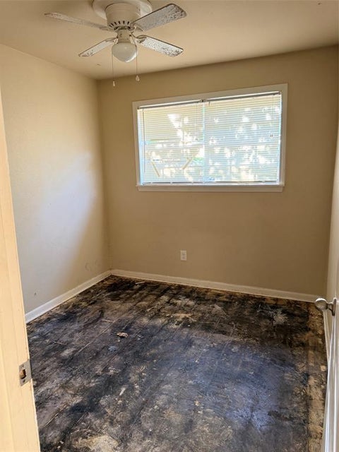 Tiny photo for 2055 Linear Street, Shreveport, LA 71107 (MLS # 21395149)