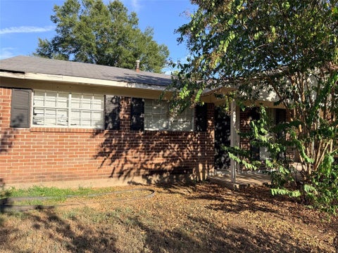 Photo of 2055 Linear Street, Shreveport, LA 71107 (MLS # 21395149)