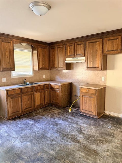 Tiny photo for 2055 Linear Street, Shreveport, LA 71107 (MLS # 21395149)