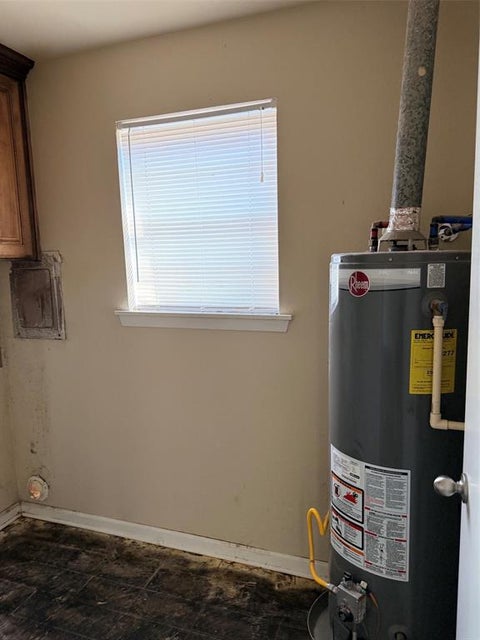 Tiny photo for 2055 Linear Street, Shreveport, LA 71107 (MLS # 21395149)