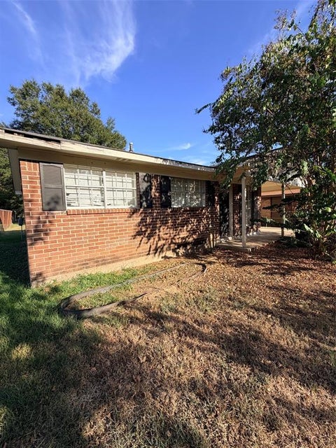 Tiny photo for 2055 Linear Street, Shreveport, LA 71107 (MLS # 21395149)