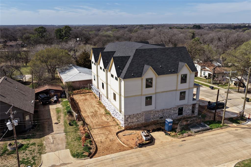 299 301 303 W Oak Street