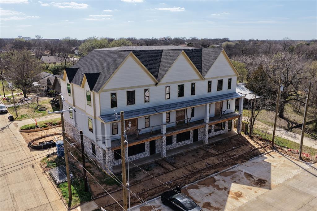 299 301 303 W Oak Street