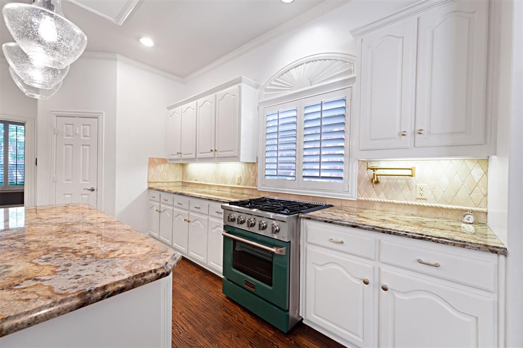 3406 Oakleaf Lane