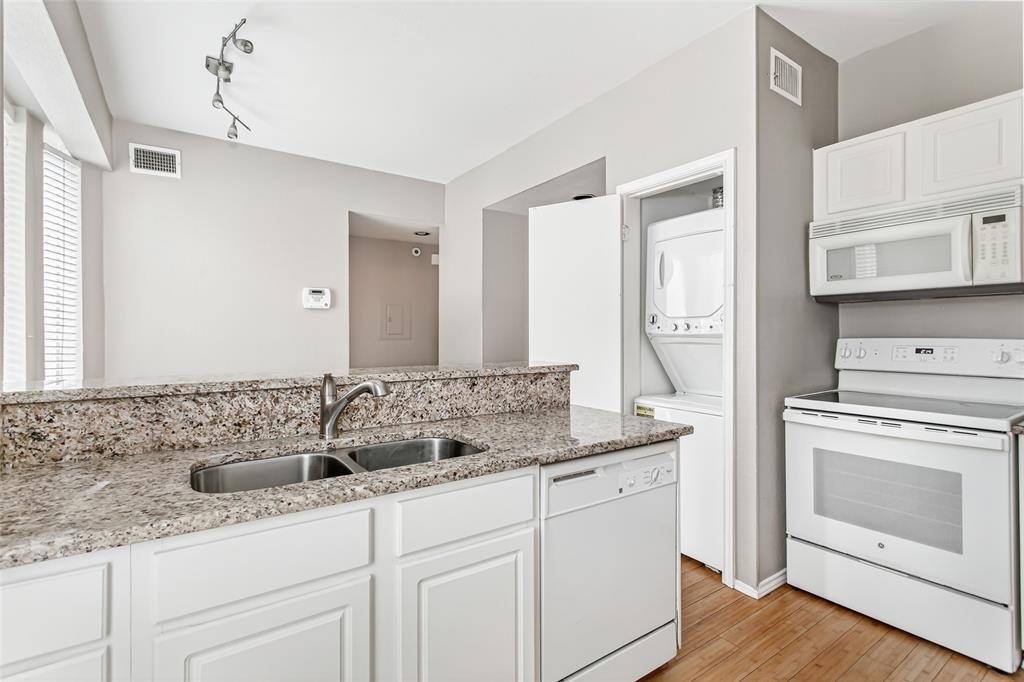 2002 N Fitzhugh Avenue 2