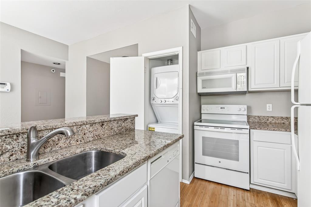 2002 N Fitzhugh Avenue 2