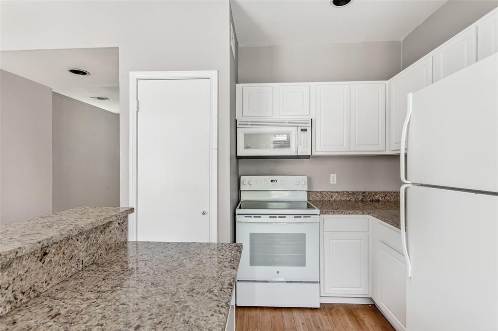 2002 N Fitzhugh Avenue 2