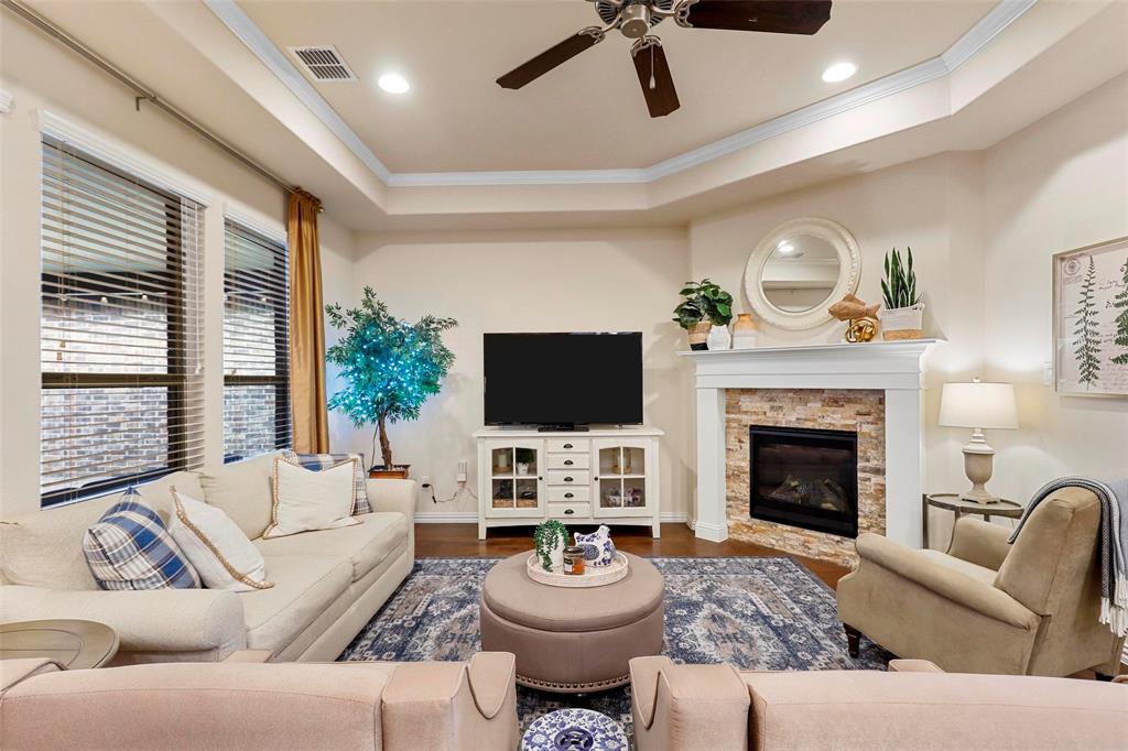 1807 Ladera Way