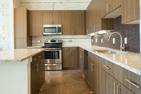 Photo of 801 W Vickery Boulevard #307, Fort Worth, TX 76104 (MLS # 21095129)