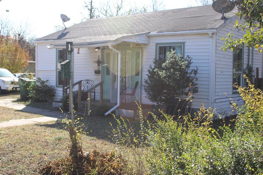 Investor Special – MOTIVATED SELLER!! - Old House Charm with Big Potential!
Calling all investors and renovators! This 2-bedroom, 1-bath home built in 1950 is full of character and ready for a makeover. With nearly 1,100 sq ft of living space and sitting on a large 0.28-acre lot, there’s plenty of room to add value inside and out.

Enjoy the huge backyard—perfect for additions, outdoor entertaining, or future development. Conveniently located in the heart of town, close to schools, shopping, and dining.

Whether you’re looking to flip, rent, or restore, this property is priced to move and packed with potential. Bring your vision and your tool belt—this one won’t last long!

Buyer and Buyer’s Agent to confirm all measurements, square footage, schools, and property information. All information deemed reliable but not guaranteed.