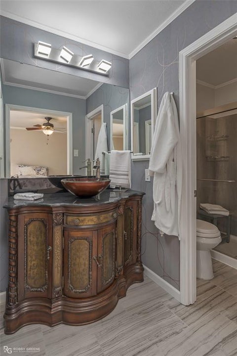 Tiny photo for 1431 Fox Street, Bossier City, LA 71112 (MLS # 21396904)