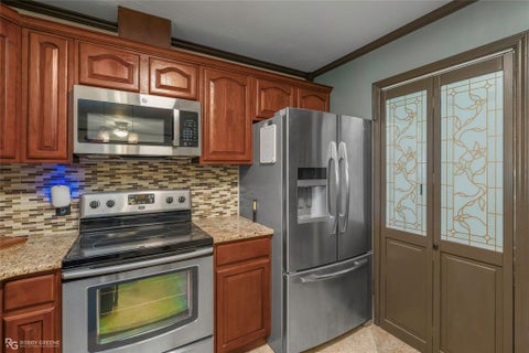 Tiny photo for 1431 Fox Street, Bossier City, LA 71112 (MLS # 21396904)