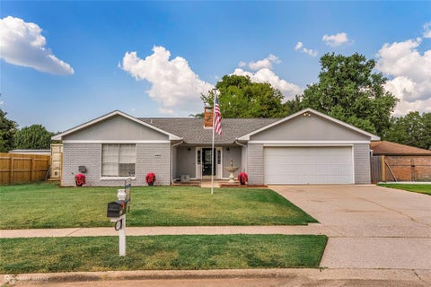 Photo of 1431 Fox Street, Bossier City, LA 71112 (MLS # 21396904)