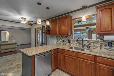 Tiny photo for 1431 Fox Street, Bossier City, LA 71112 (MLS # 21396904)