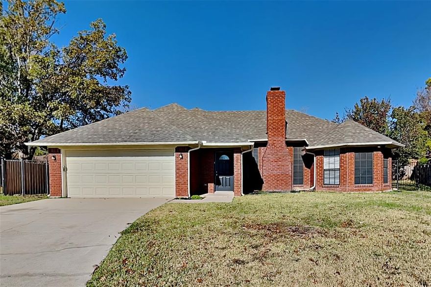 Charming 3 bed, 2  bath 1,687 sq ft home in North Richland Hills! Open kitchen concept with updated counters. Primary suite with attached bathroom. Spacious backyard, great for gatherings! Pets accepted on a case by case basis. Additional admin fees apply. The Fireplace is decorative. Schedule your showing today! This home is as-is.  

This home may be located within a Homeowners Association (HOA) community. If so, residents will be responsible for adhering to all HOA rules and regulations. Please contact your agent or landlord's agent for more information.