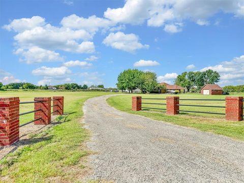 A home in Mineral Wells