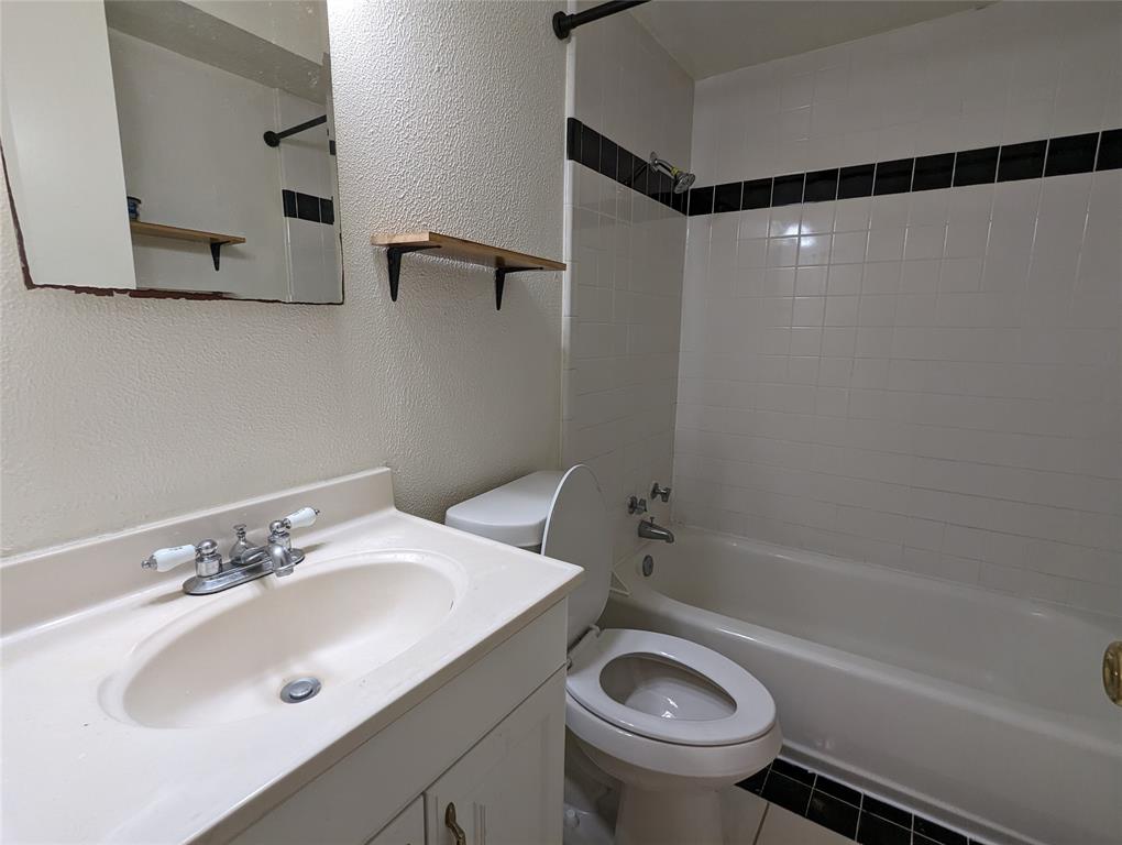 L H Bomar - Residential Lease